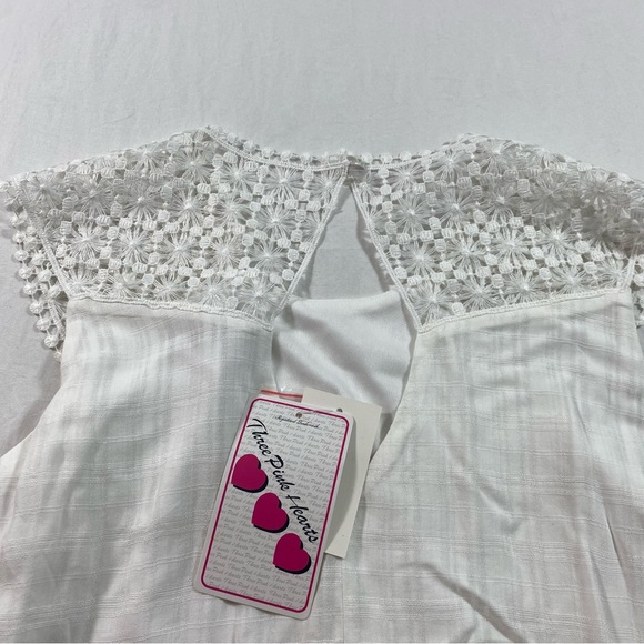 three pink Hearts Tops - Three Pink Hearts Blouse Chic White Floral Lace Blouse NWT Cap Sleeves Crochet